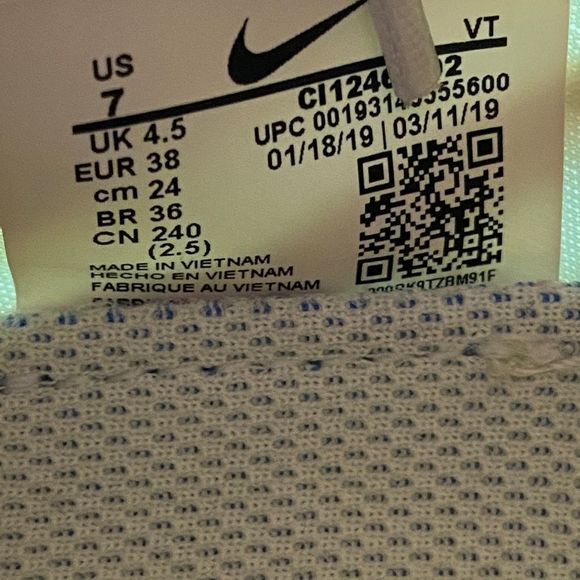 ❌SOLD❌Size 7 - Women’s Nike Air Vapormax Luminous Green shoes - Picture 9 of 9